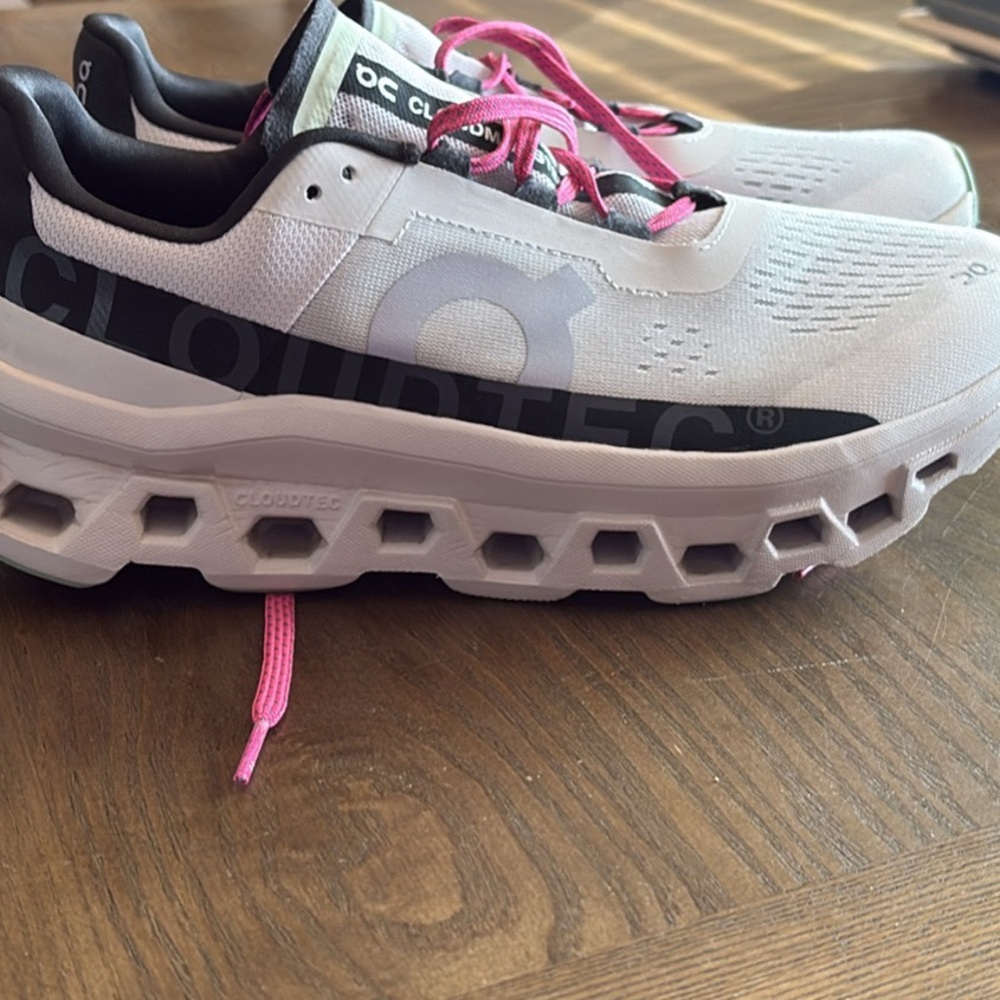 OnCloud Shoes
Mens 10
Like new